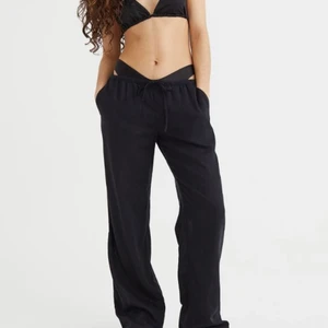 Svarta linnebyxor  - Säljer mina svarta linnebyxor ifrån hm då dom är lite för korta för mig som är ca 170 cm lång!