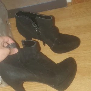 Klackar storlek 40 - Nästan som ny