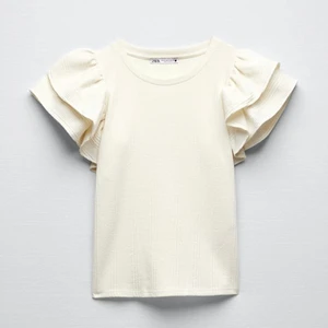 Volang topp - Fin volang topp från Zara. Aldrig använd! Frakt tillkommer🤍 