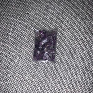 Påse med kristaller - Vet inte riktigt hur många gram men intresserad så kom dm