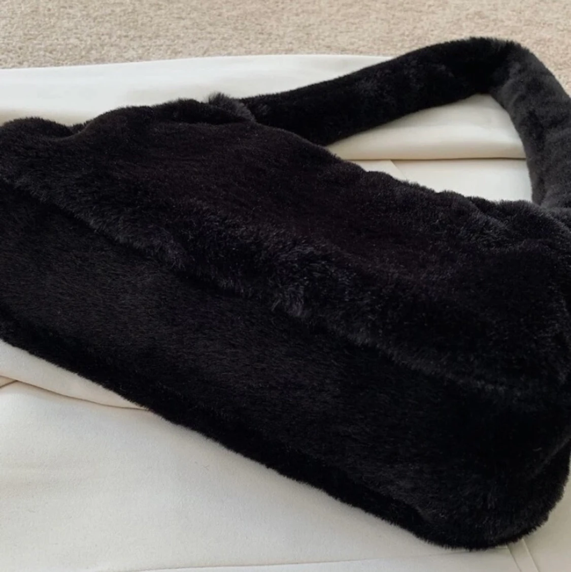 YESSTYLE - Minimalist Fluffy Baguette Bag - Black - 90