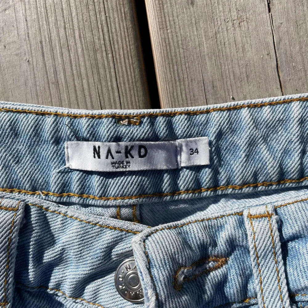 Jeans från nakd, används inte längre. Är 160 och de sitter som de gör på bilden. . Jeans & Byxor.