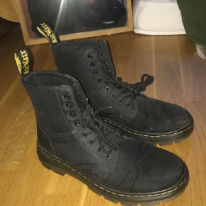 Dr. Martens COMBS - Martens kängor i vattentätt nylon. Knappt använda, fläckfria. Storlek 45