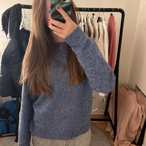 Stickad tröja - En stickad tröja från VERO MODA❤️ säljer då den inte kommer till andvändning❤️