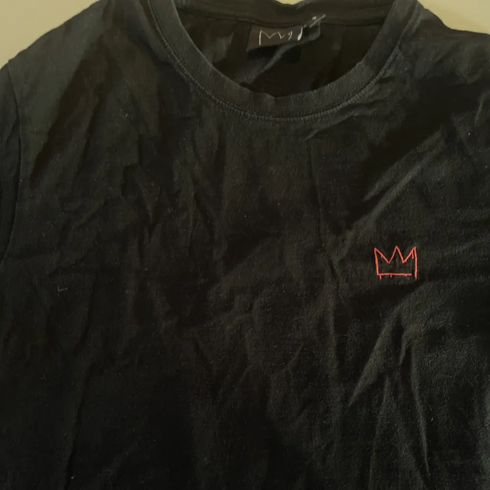 Säljer min knappt använda Hov1 merch från turnén ’Until next time’. . T-shirts.