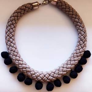 Handmade halsband 