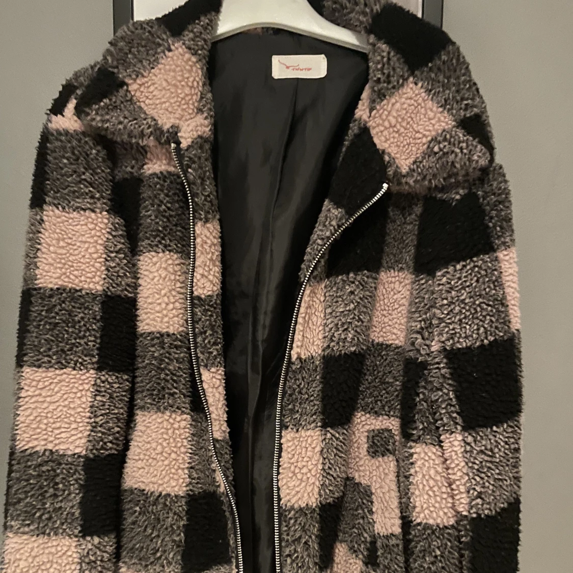 Vinter/höstjacka från twin tip i rosa/svart. Storlek 38 