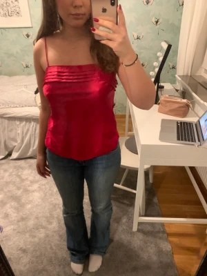 Rosa linne - Säljer detta jättefina rosa linnet. Den är storlek 36 så passar S och M. Den kostar 65kr exklusive frakt❤️❤️