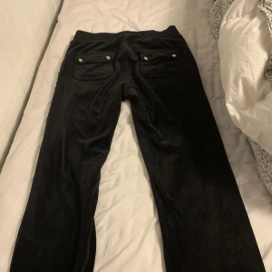 Jucy couture  - Nya 80 kr med frakt fick det som en present men passar inte mig