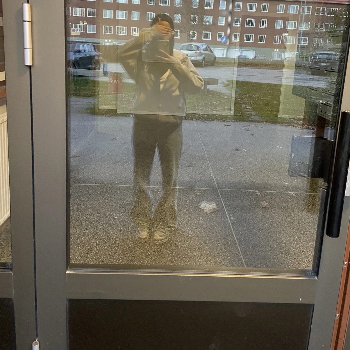 Två byxor säljer de för att de är för stora o kommer inte till användning