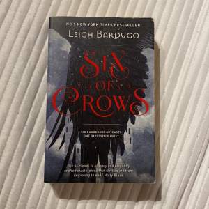Säljer boken six of crows av Leigh bardugo. Denna är på engelska och är i ganska bra skick😊 Skriv vid frågor!