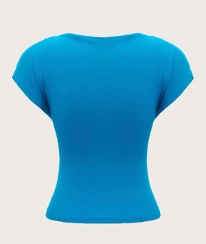 Blå topp med öppen rygg - Säljer en jättefin blå topp med öppen rygg! Helt oanvänd då jag råkade köpa 2 st!