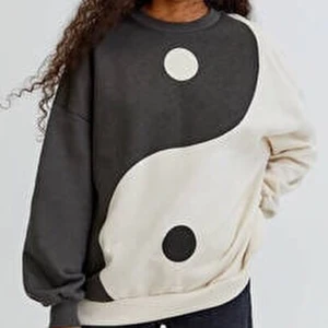 Tjocktröja - Mysig tjocktröja från Pull&bear. I färgen brun och beige. Använt tröjan bara 1 gång. Köpt för 299, säljer för 100+frakt.