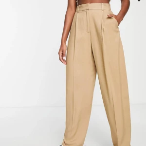 Kostymbyxor  - Säljer då jag aldrig använder dem, är lite långa på mig (är 165cm lång)