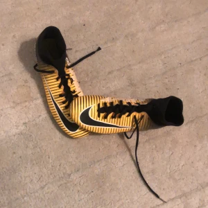 Fotbollsskor  - Storlek 40,5 neymars gamla skor 