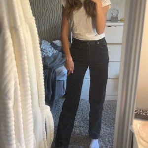 Jeans - Jeans younggina, bra skick. Köparen står för frakten.