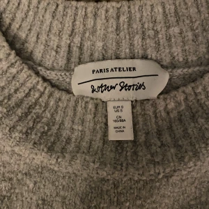Andotherstories tröja - Så skön stickad tröja från &otherstories köpt för ett år sen. Möts upp i sthlm och fraktar💜