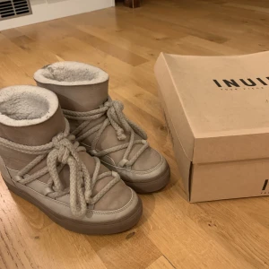 Inuikii - Inuikii skor i storlek 36. Skorna är använda men är i gott skick!