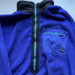 Patagonia vintage fleece 80 XL Loose fit  (Passar som Loose L) Det ser ut blå men det är mer Lila 