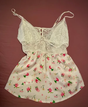 Victorias secret linne top - Ett Victorias secret linne som inte kommer till användning, frakten är 45kr 💕