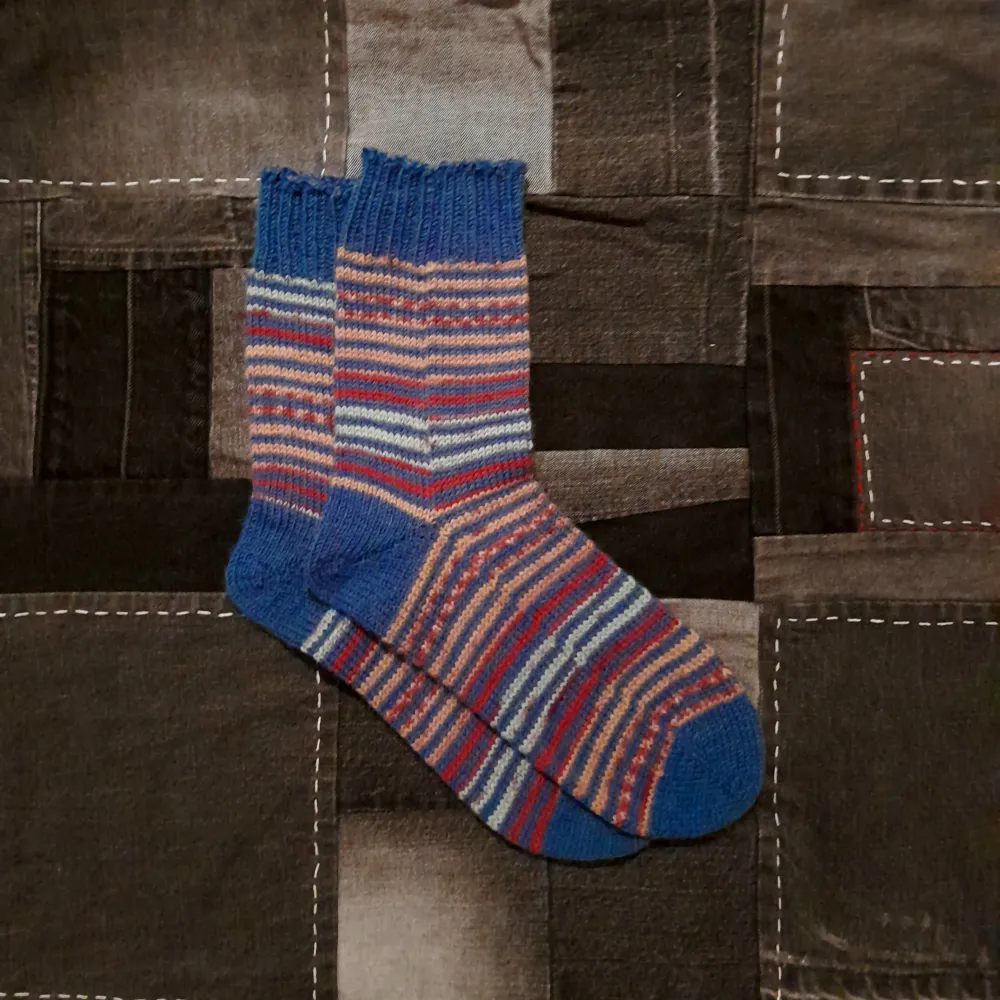 Handstickade sockor som håller dig varm i vinter!. Stickat.
