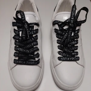 Zadig & Voltaire / Nytt pris - RESERVERADE TILL 13/1 Vita Zadig Voltaire skor   Storlek 38  