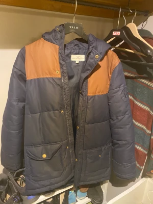 Jackor - Hej jag säljer min sons gamla jacka nu när han ändå har växt ur den 