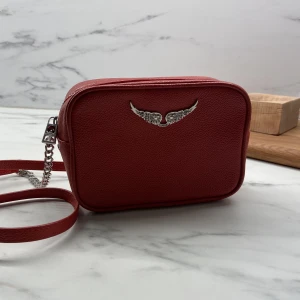 Zadig Voltaire väska - Säljer min fina zadig väska då den tyvärr inte kommer till användning längre💕den är i väldigt bra skick och äkta, men har tyvärr inget kvitto💗frakt tillkommer