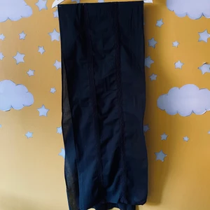 Otroligt fin svart sjal från Intimissimi - Helt oanvänd, jättefin, köpt för ca 300kr. Hämtas i Hornstull eller skickas mot fraktkostnad (26kr) ❤️