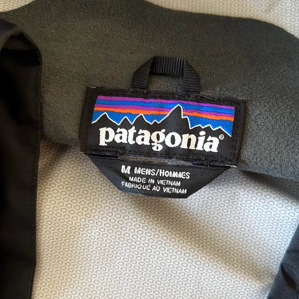 Säljer min patagonia regnjacka PGA för liten. Den är i Nyskick, inköpt på Ted & Teresa göteborg. 100% vattenskydd . Jackor.