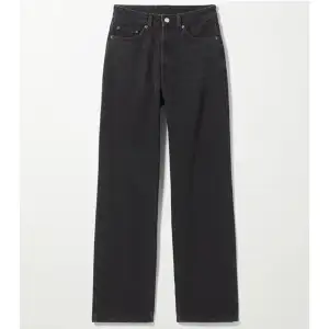 Säljer dessa snygga jeans då de ej kommer till användning längre. Är i modellen Rowe från weekday!