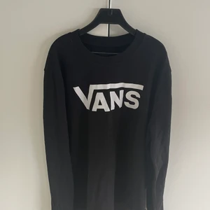 Vans longsleeve  - Långärmad vans tröja i mycket bra skick endast andvänd ungefär 2-3 gånger😀