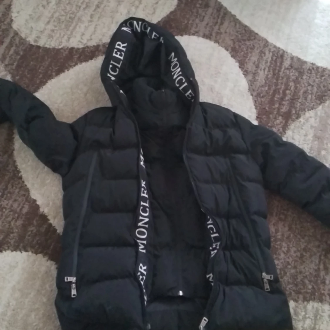 Moncler i storlek S - 90