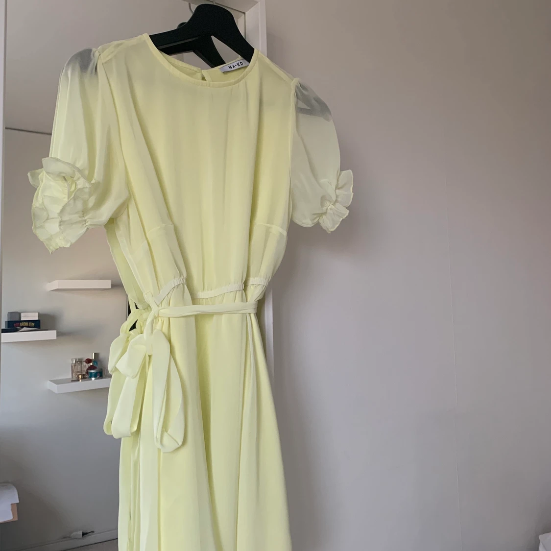Gul klänning NAKD