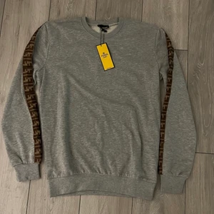 Fendi tröja  - Grå Fendi tröja som är oanvänd i storlek S