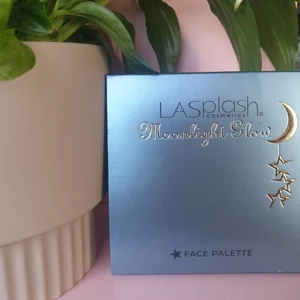 LASplash face palette - LASplash moonlight glow face palette. Öppnad men helt oanvänd. Orginalpris 295kr.