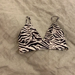 Bikini top  - Fin bikini topp från HM, använd några få gånger. Bra skick! Ingen retur :))