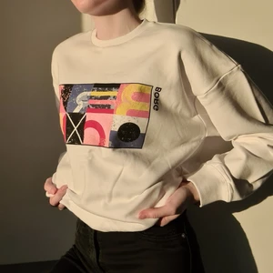 Björn Borg tröja - En av mina favorittröjor från Björn Borg används inte tillräckligt mycket :( Vit med ett retrotryck frampå. Lite oversized och så så snygg! 🌹frakt ej inräknat🌹