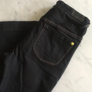 Paul Smith jeans - Paul Smith jeans svarta omfärgade