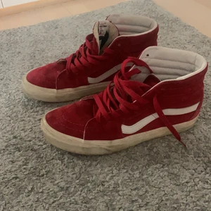 Vans - Säljer ett par as coola vans då jag inte använder dom längre!!! Bra skik man ser att dom är lite använda men de tyker jag bara är snyggt!! Pris kan diskuteras. Frakt kostar runt 66-90kr 