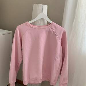 Rosa sweatshirt från Lager 157 i strl M