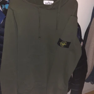 Stone island hoodie  - Storlek L