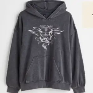 Grå Oversized grå hoodie i storlek M från H&M använd kanske 3-5 gånger