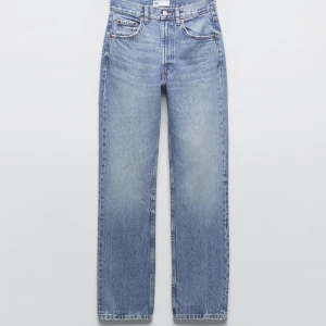 Jeans - Ett par så fina jeans från zara! I princip oanvända och är perfekt längd på mig som är 177❤️