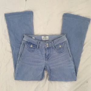 Lågmidjade jeans - !Använd köp nu! Midja:72 innerben:71 finns inte bild på då de är för små🫶 (nedsprättade)