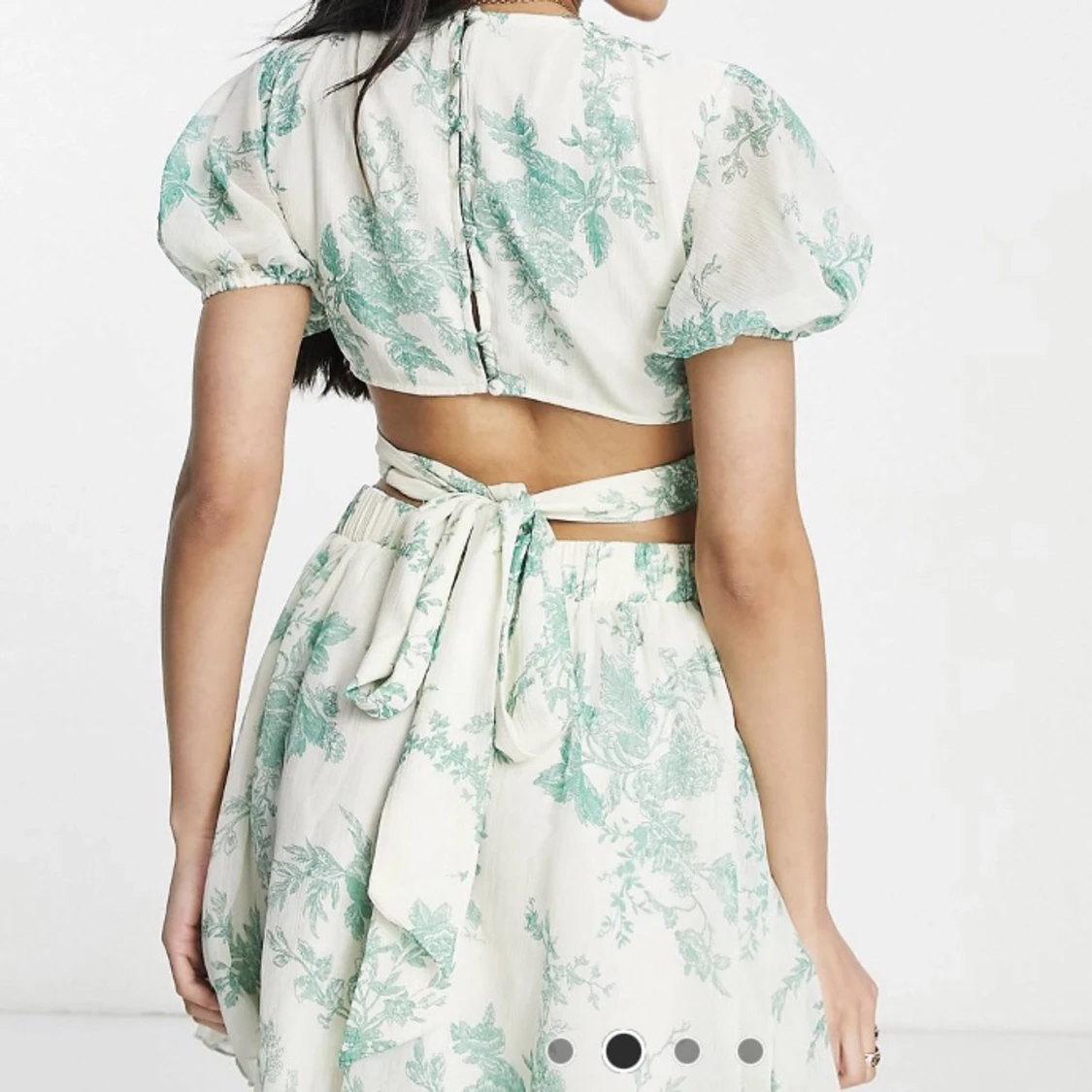 Blommig sommarklänning  - 90