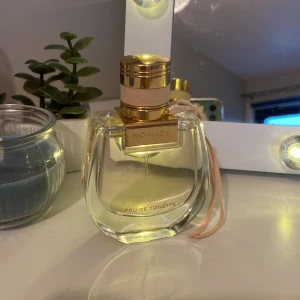 Parfym  - En god luktande parfym, aldrig använd men testad 