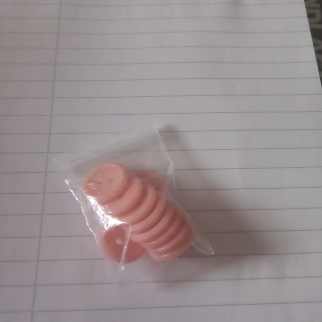 Rosa brandgula knappar 10 stycken , 2 cm stora . - 91