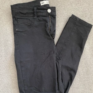 Molly Jeans | Gina Tricot - Bra skick, använt ett par gånger. Svart färg. 