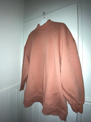 Oversized sweatshirt  - Stor oversized sweatshirt som funkar som klänning, varm och mjuk. Storlek M